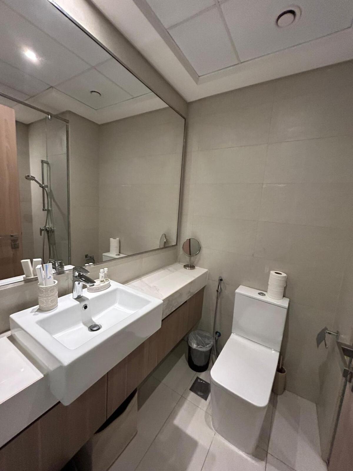 Elegant Fully Furnished In Azizi Riviera *